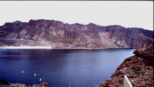 位於美國亞利桑納州的米德湖一角縮圖