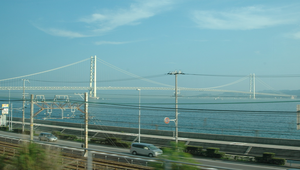 在水車內望明石大橋縮圖
