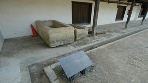 在日本四大國寶城之一姬路城建造時百姓獻出石棺為基地建材縮圖