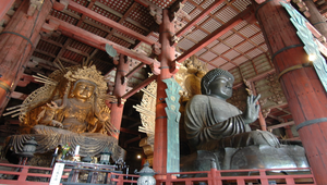 日本奈良東大寺內的大佛之一縮圖