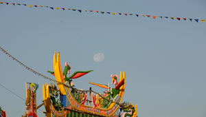 上午可以看到的下弦月縮圖