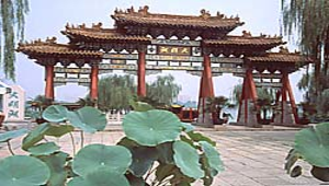 第三冊第三課大明湖 ( 素材/大明湖公園入口.jpg )縮圖