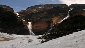 位於日本立山的日本落差最高的瀑布稱名瀑布之一縮圖