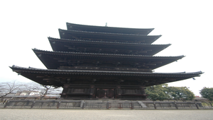 位於日本金都的東寺內的浮屠之一縮圖