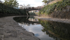 日本九州長崎原子彈爆炸點附近河川此地在原子彈爆炸時大約有六十個小朋友在此殉難縮圖