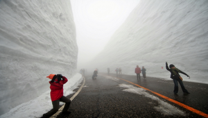 日本黑部立山觀光道路的雪壁奇觀之二縮圖