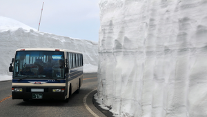 日本黑部立山觀光道路的雪壁景觀縮圖