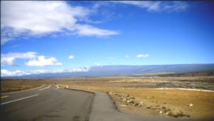 美國夏威宜火山口內的道路之一縮圖