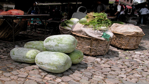 雲南鄉下市集的蔬菜攤縮圖