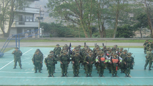 阿兵哥行軍 縮圖