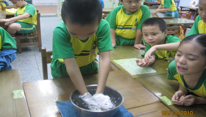 教室裡的烘焙課-洗愛玉子